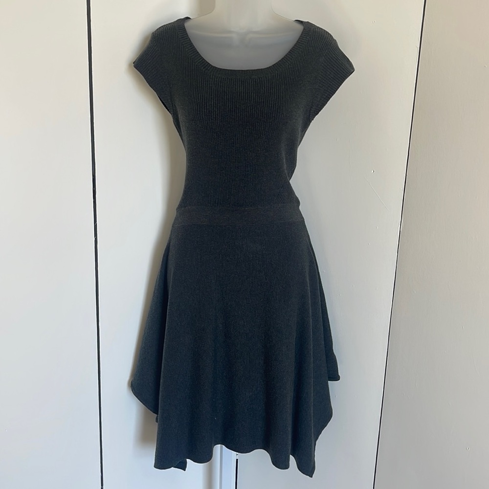 Mossino short sleeve 🩶 gray sweater dress flared 🤩